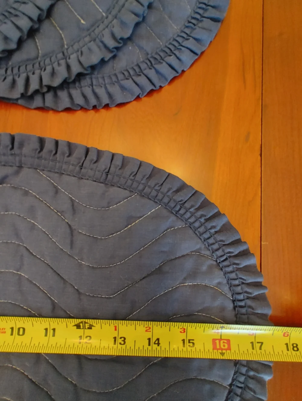 VTG Set of 4 Quilted Oval Placemats in Navy Blue reversable white/navy stitching